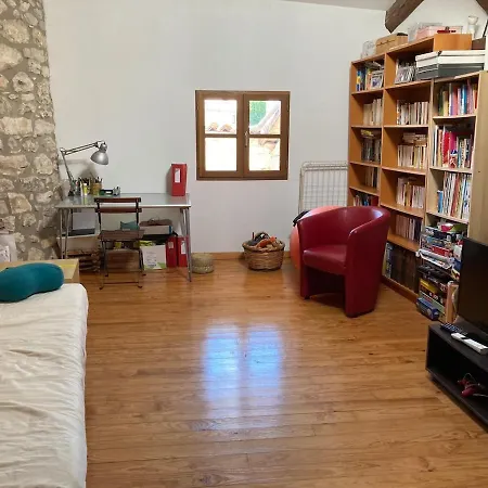 Prázdninový dům Stone House, Terraced Garden And Pool