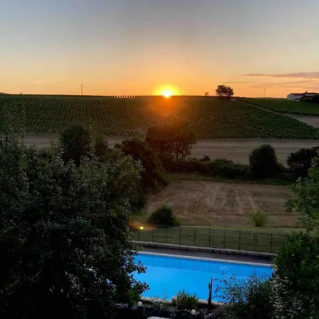Stone House, Terraced Garden And Pool 度假居