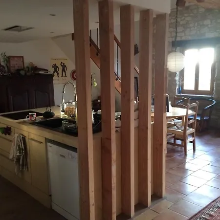 Stone House, Terraced Garden And Pool 度假居