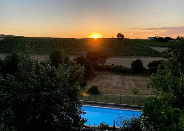 Stone House, Terraced Garden And Pool بيت للعطل