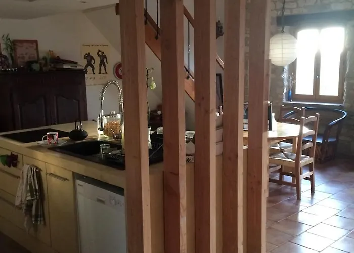 Stone House, Terraced Garden And Pool بيت للعطل